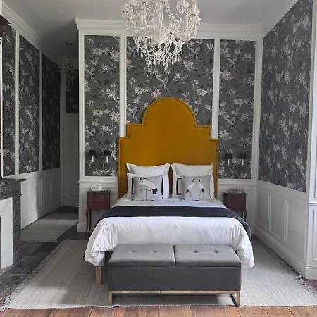 Bed & Breakfast Chateau Forest 3*