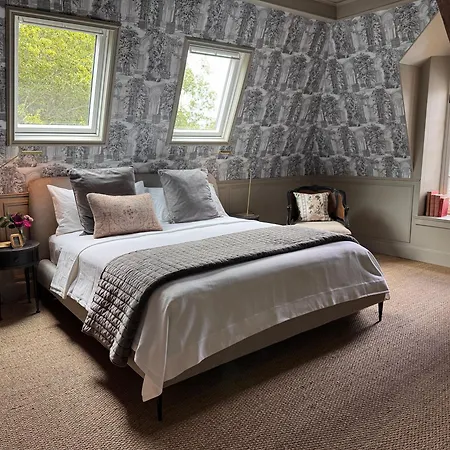 Bed & Breakfast Chateau Forest 3*