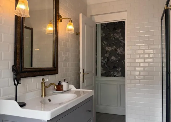 Bed & Breakfast Chateau Forest 3*